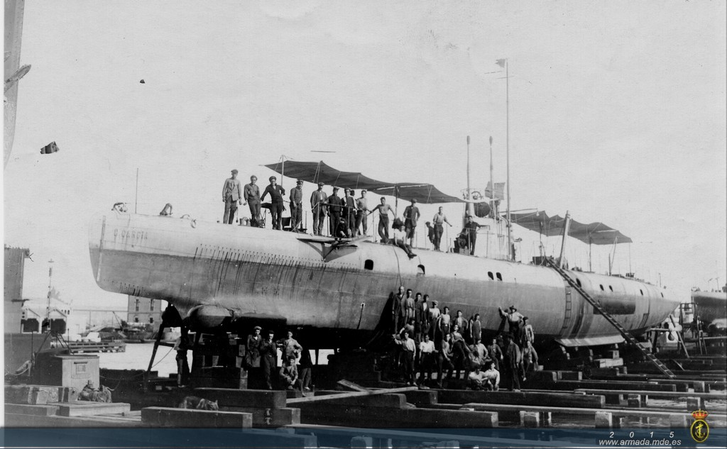 El "Cosme Garcia" (A-2) durante una varada en Barcelona. Año 1925.